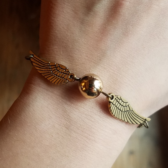 NWOT Harry Potter Bronze Golden Snitch Bracelet - Picture 6 of 7